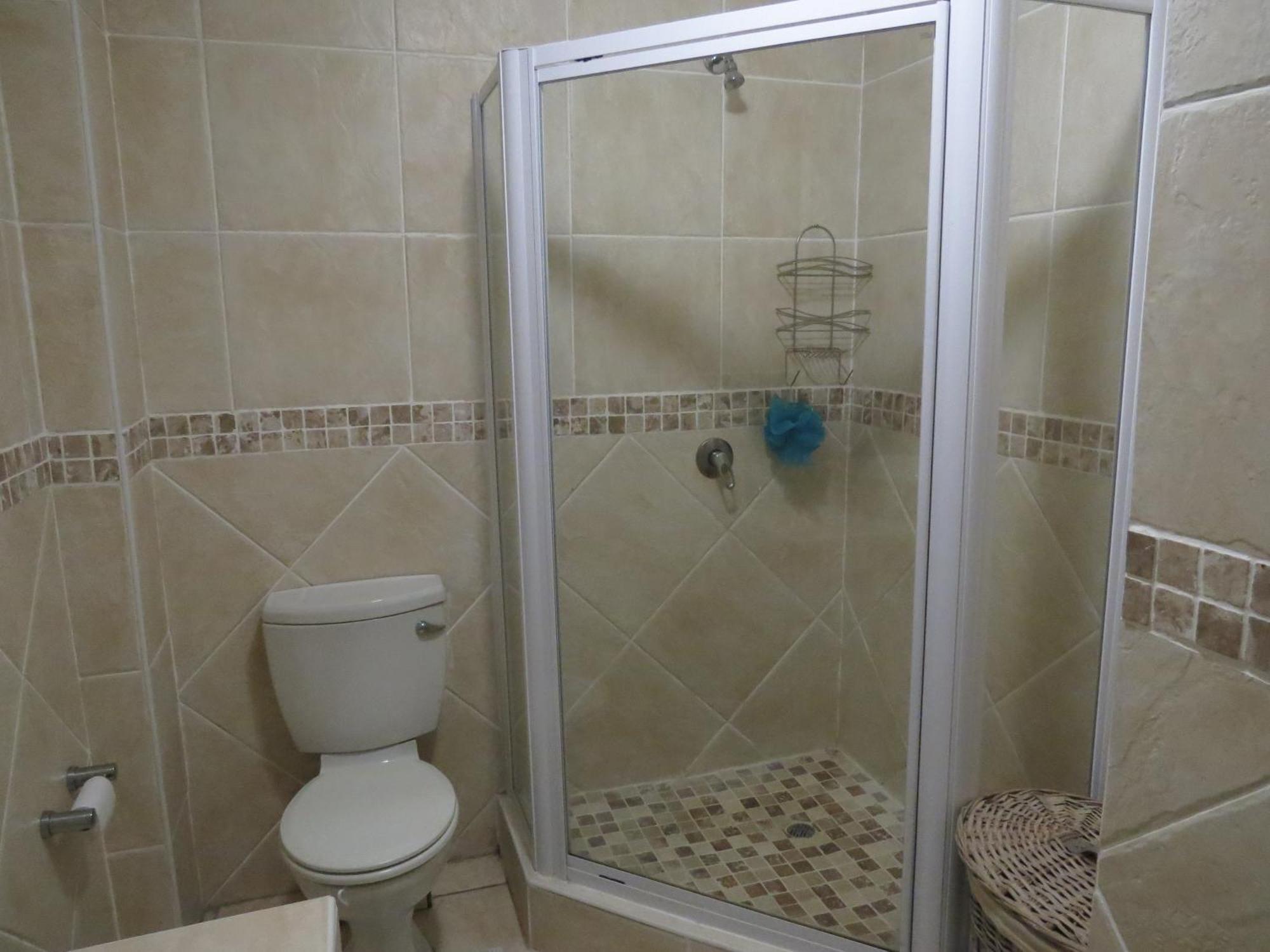 5 Manaba Breeze, Uvongo Appartement *